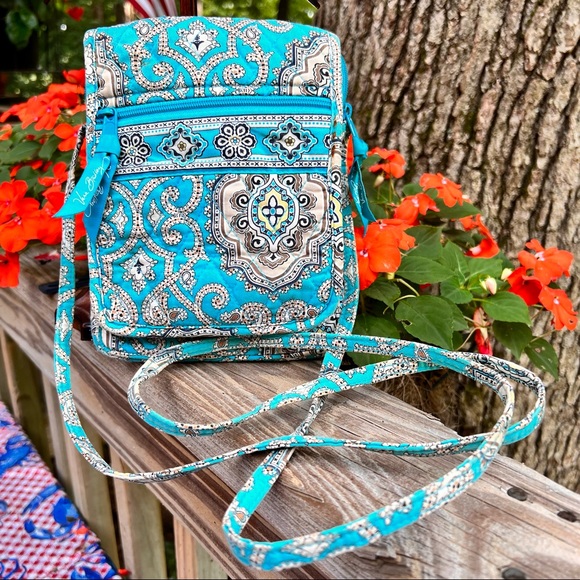 Vera Bradley Handbags - Vera Bradley Hipster Crossbody, 2 zippers, 5 card slots, back pocket